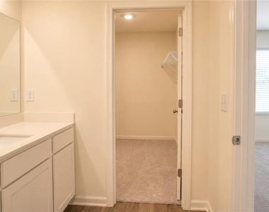 2095 Emerson Dr - Photo Thumbnail 6