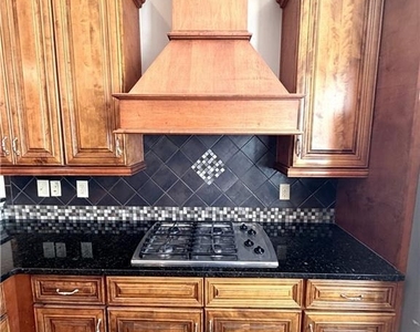 3026 Eltham Place - Photo Thumbnail 5