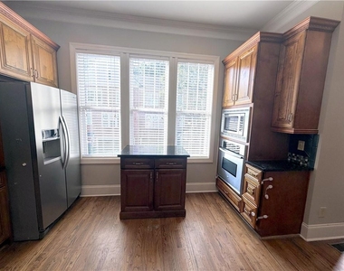 3026 Eltham Place - Photo Thumbnail 6