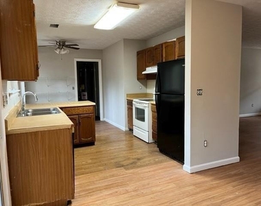 818 Greenhedge Drive - Photo Thumbnail 7