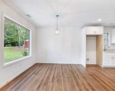 8083 Beachwood Drive - Photo Thumbnail 6
