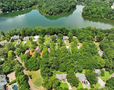8083 Beachwood Drive - Photo Thumbnail 37