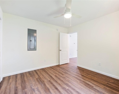 8083 Beachwood Drive - Photo Thumbnail 21