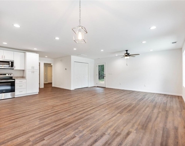 8083 Beachwood Drive - Photo Thumbnail 7