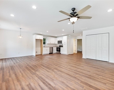 8083 Beachwood Drive - Photo Thumbnail 4