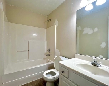 625 Waltman Point Place - Photo Thumbnail 10