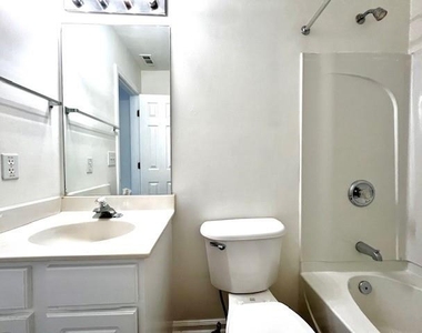 895 Redwood Drive - Photo Thumbnail 9