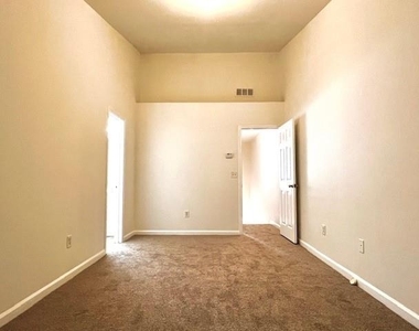 895 Redwood Drive - Photo Thumbnail 6