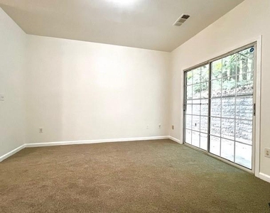 895 Redwood Drive - Photo Thumbnail 4