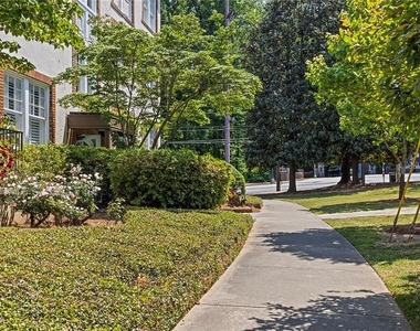 7 Park Lane Ne - Photo Thumbnail 1