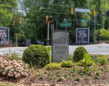 7 Park Lane Ne - Photo Thumbnail 3