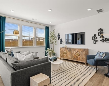 113 Vision Street - Photo Thumbnail 3