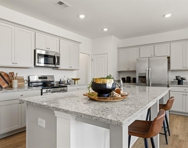 113 Vision Street - Photo Thumbnail 10