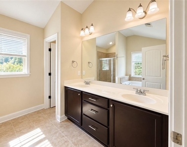 4025 Hunters Walk Way - Photo Thumbnail 22