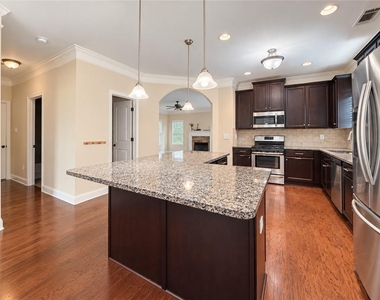 4025 Hunters Walk Way - Photo Thumbnail 13