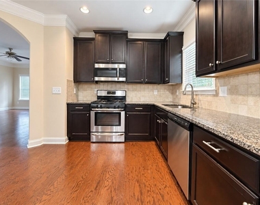4025 Hunters Walk Way - Photo Thumbnail 12