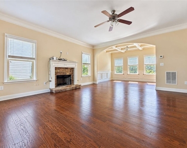 4025 Hunters Walk Way - Photo Thumbnail 5