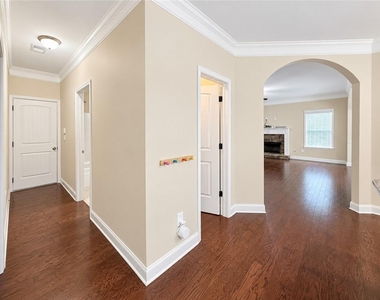 4025 Hunters Walk Way - Photo Thumbnail 14