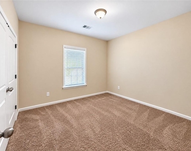4025 Hunters Walk Way - Photo Thumbnail 16