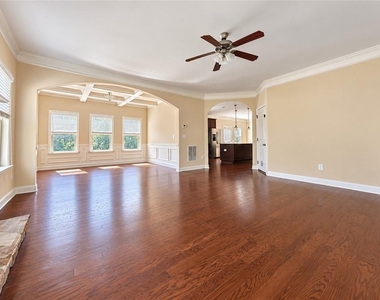 4025 Hunters Walk Way - Photo Thumbnail 8