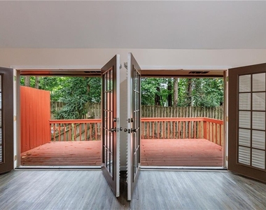 1248 Falling Water Drive Se - Photo Thumbnail 15