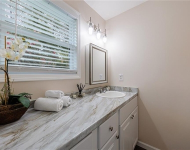 1248 Falling Water Drive Se - Photo Thumbnail 18