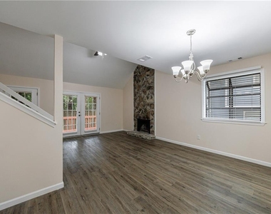 1248 Falling Water Drive Se - Photo Thumbnail 7