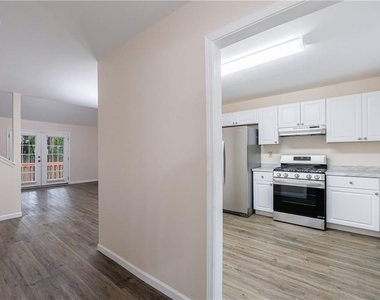 1248 Falling Water Drive Se - Photo Thumbnail 2