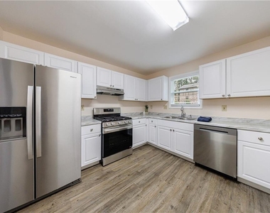 1248 Falling Water Drive Se - Photo Thumbnail 3