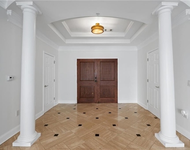 3334 Peachtree Road Ne - Photo Thumbnail 3