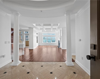 3334 Peachtree Road Ne - Photo Thumbnail 2
