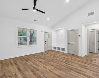 122 Hilltop Drive Sw - Photo Thumbnail 4