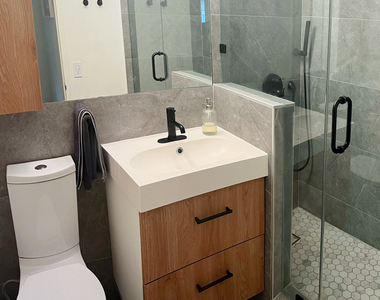 360 W Wellington Avenue - Photo Thumbnail 8