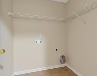 3168 Meadow Point Drive - Photo Thumbnail 18