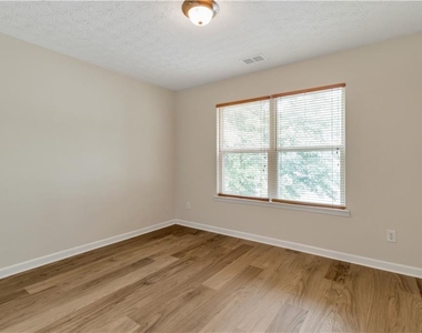 3168 Meadow Point Drive - Photo Thumbnail 10