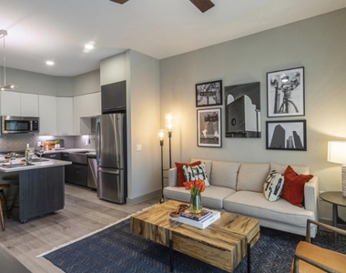 401 W 25th St Street - Photo Thumbnail 11