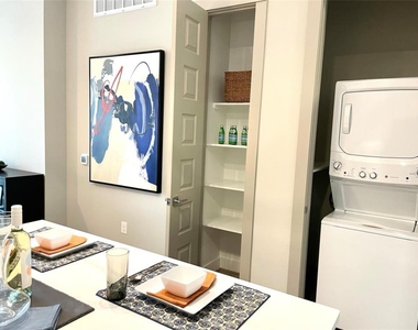 401 W 25th St Street - Photo Thumbnail 7