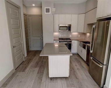 401 W 25th St Street - Photo Thumbnail 1