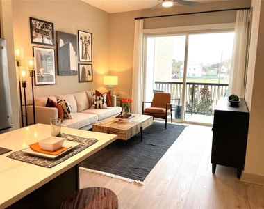 401 W 25th St Street - Photo Thumbnail 2