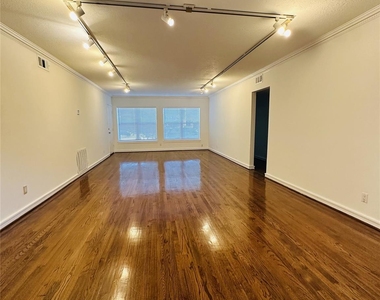 2309 Sheridan Street - Photo Thumbnail 4
