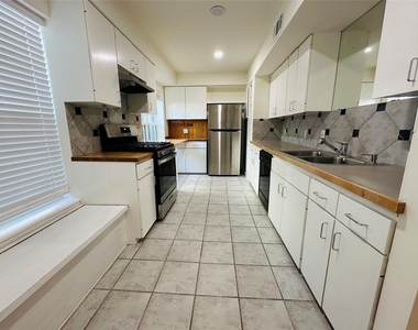 2309 Sheridan Street - Photo Thumbnail 10