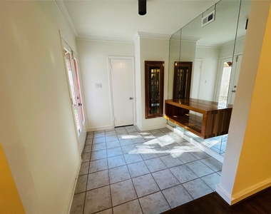 2309 Sheridan Street - Photo Thumbnail 8