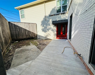 2309 Sheridan Street - Photo Thumbnail 16