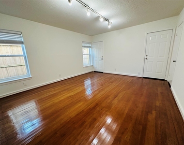 2309 Sheridan Street - Photo Thumbnail 14