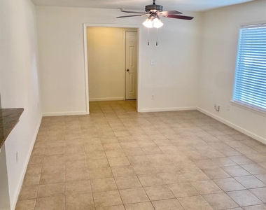 512 Wilmington Drive - Photo Thumbnail 3