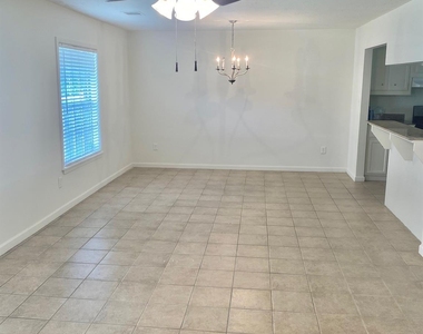512 Wilmington Drive - Photo Thumbnail 2