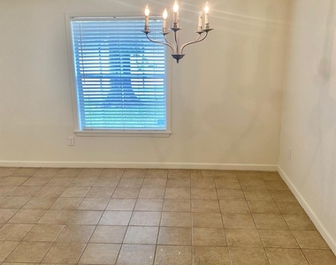 512 Wilmington Drive - Photo Thumbnail 4