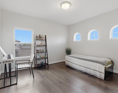 11218 Oudney Court - Photo Thumbnail 32