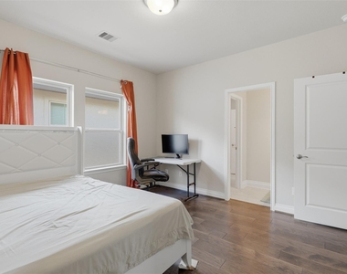 11218 Oudney Court - Photo Thumbnail 38