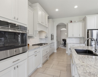11218 Oudney Court - Photo Thumbnail 18